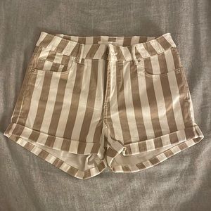 H&M jean shorts, never worn (still has tags on).